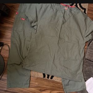 Dickies scrub set olive green